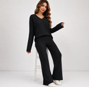 Conjunto Feminino de Duas Peças com Blusa Canelada de Manga Longa, Decote em V e Calça Reta